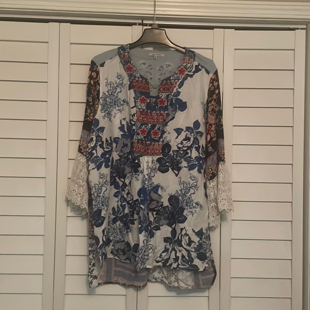 Beautiful John Mark Linen blouse, Pretty floral print, size XL